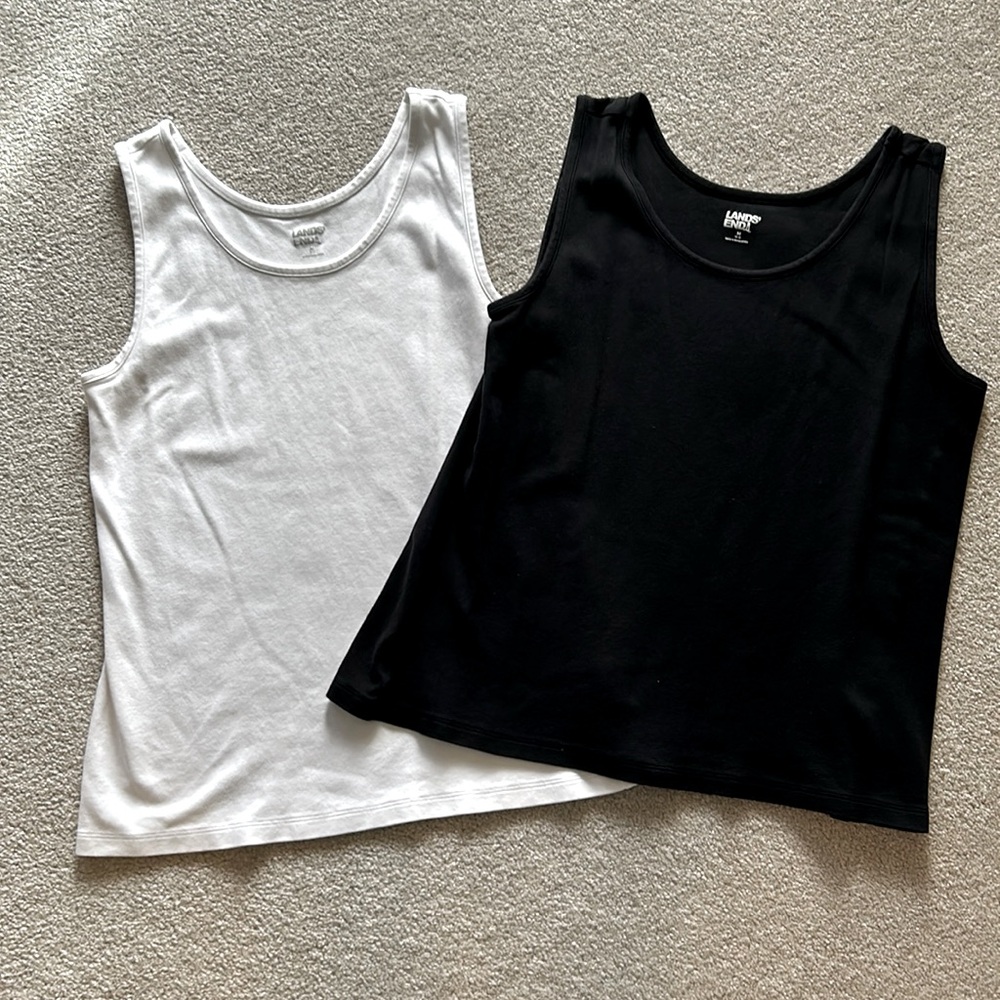 Land’s End, set of two tank tops. Size M, perfect condition. 100% cotton.